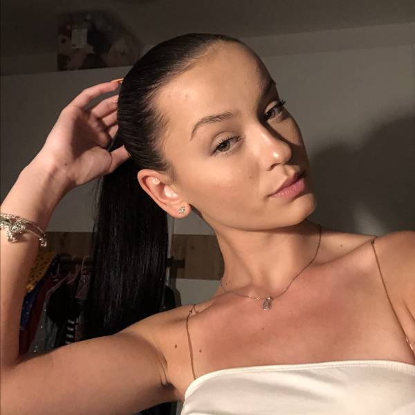 modelka s ID 0402ADAZ4U p016