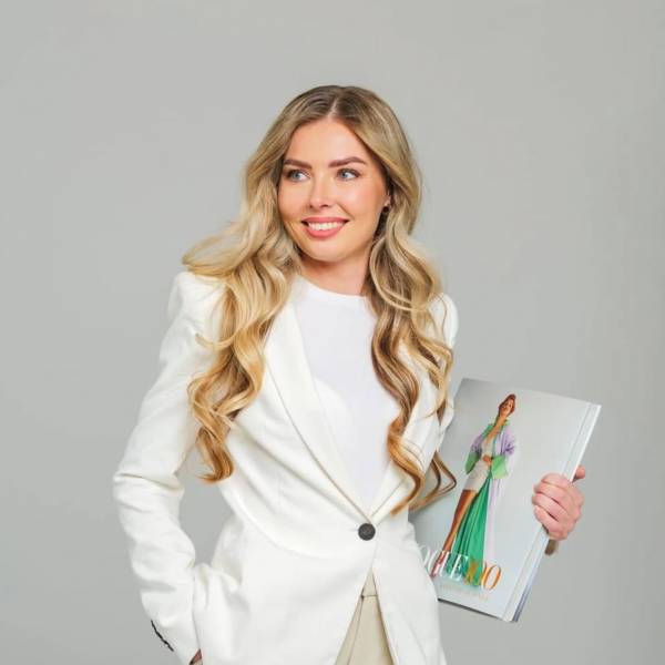 modelka s ID 0402AK3I5D p019