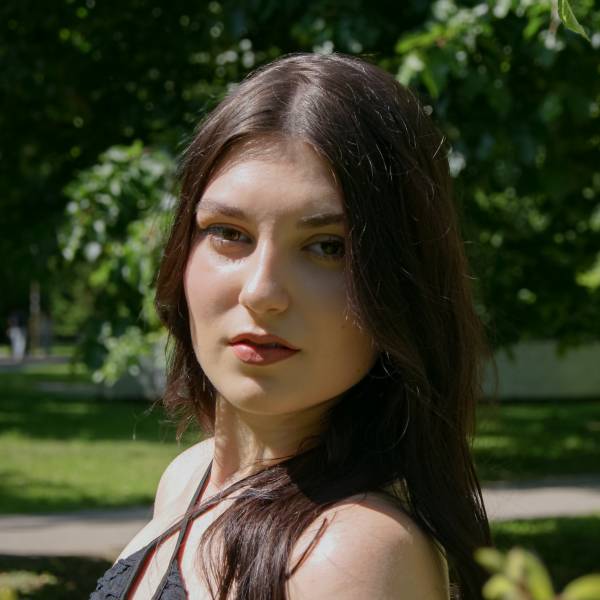 modelka s ID 0402AQDI9V p016