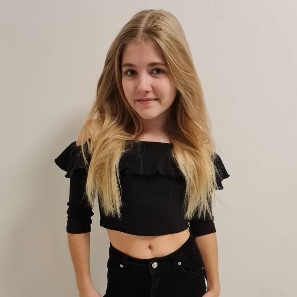 modelka s ID 0402BPZHJ9 p018