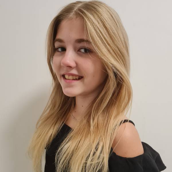 modelka s ID 0402BPZHJ9 p019