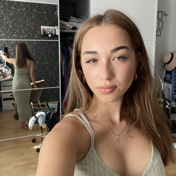 modelka s ID 0402BWQHAZ p016