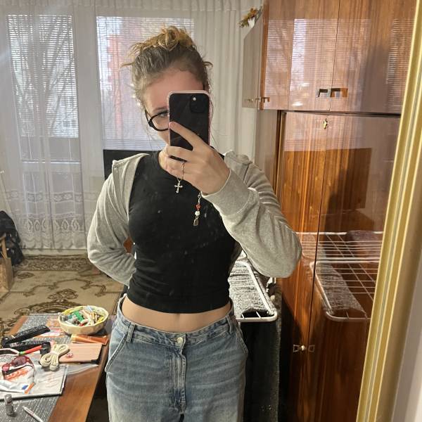 modelka s ID 0402D6STSV p018