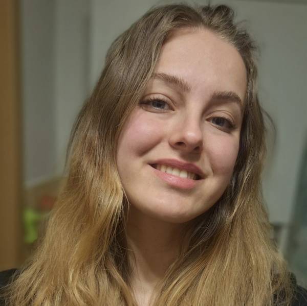 modelka s ID 0402D9TN7U p017