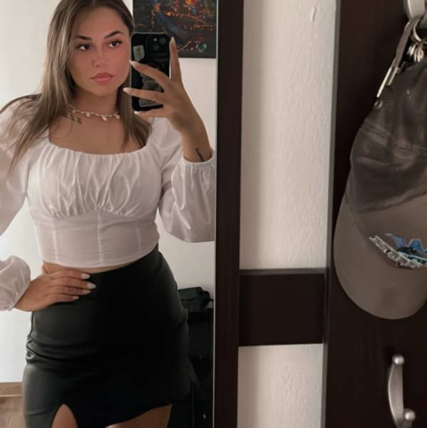 modelka s ID 0402DP9J1D p018