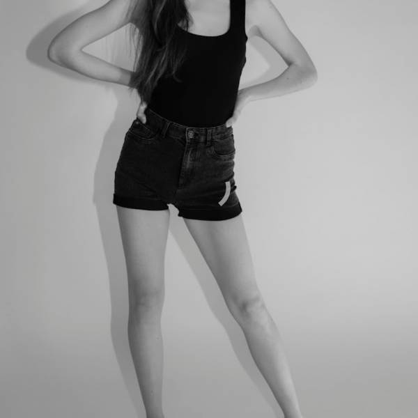 modelka s ID 0402E6QDDU p018