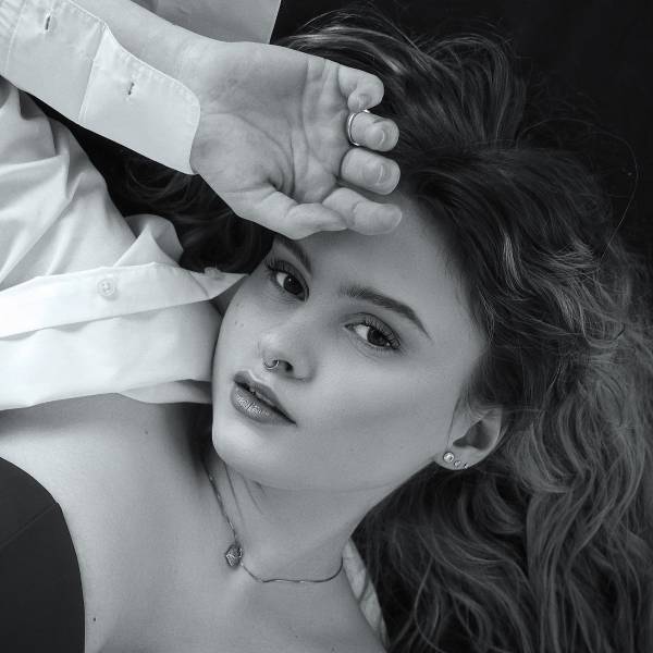 modelka s ID 0402ERQ2KQ p019