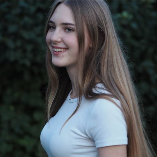 modelka s ID 0402F0JVC9 p017