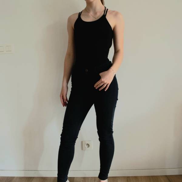 modelka s ID 0402F0JVC9 p018