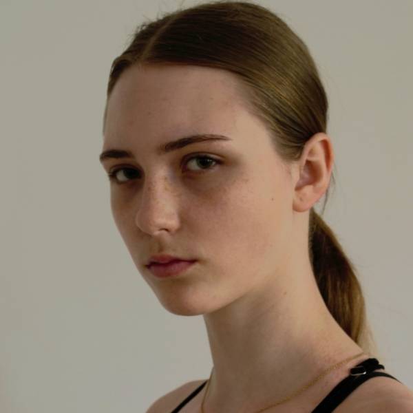 modelka s ID 0402F0JVC9 p019