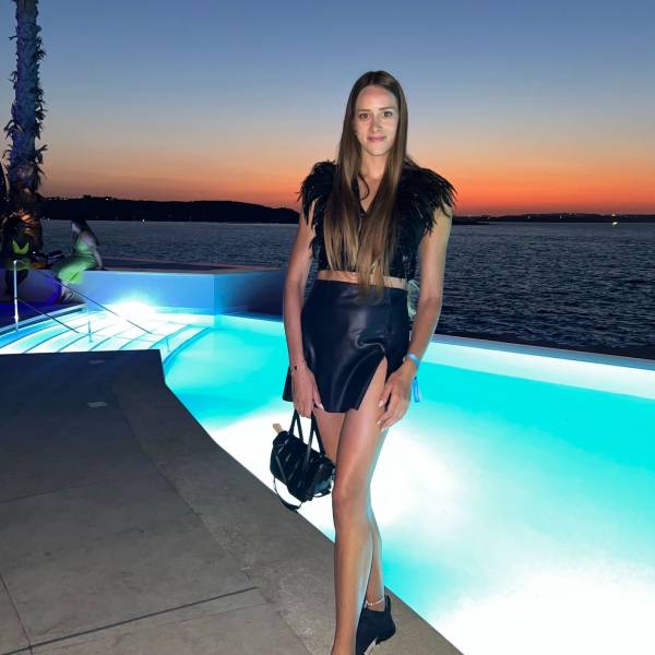 modelka s ID 0402FDF7OL p018