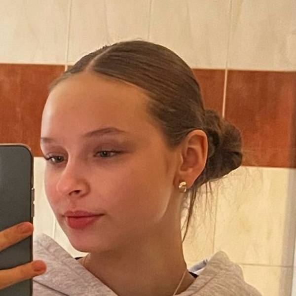 modelka s ID 0402FKWMN8 p019