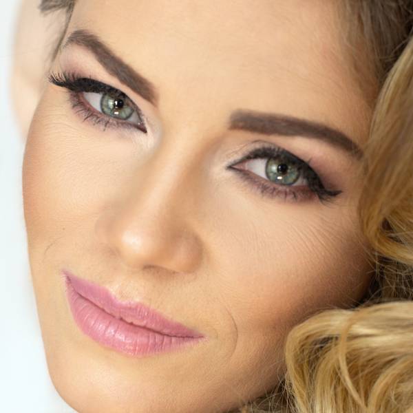 modelka s ID 0402FKXJEI p016