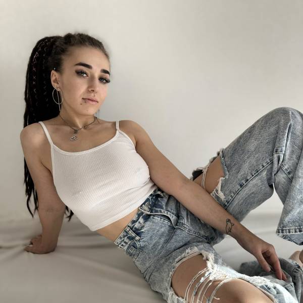 modelka s ID 0402G9WQX4 p016