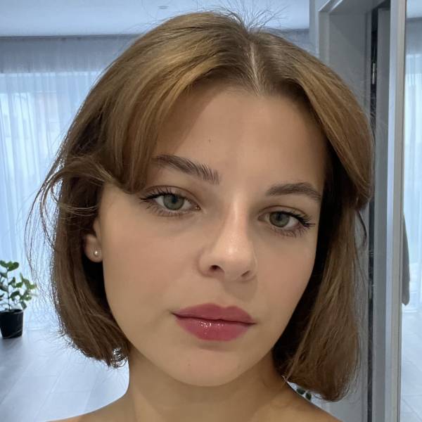 modelka s ID 0402GAD5VR p016