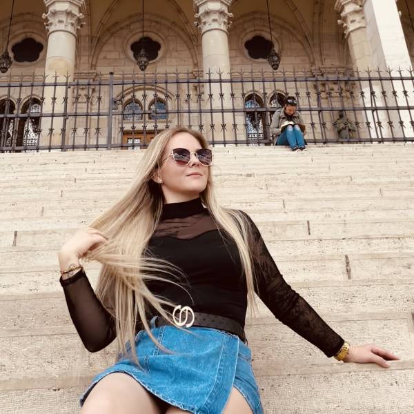 modelka s ID 0402GGQ90H p016