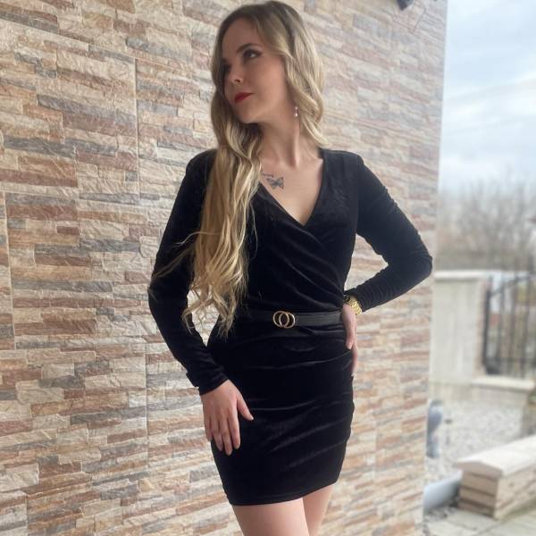 modelka s ID 0402GGQ90H p018