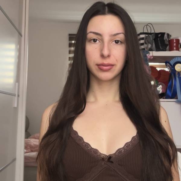 modelka s ID 0402GM8W1Q p016