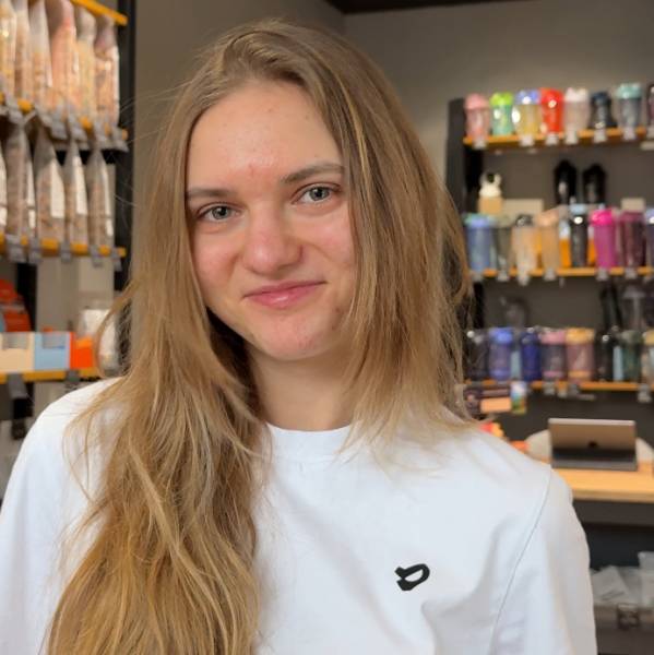 modelka s ID 0402H3KHK8 p016