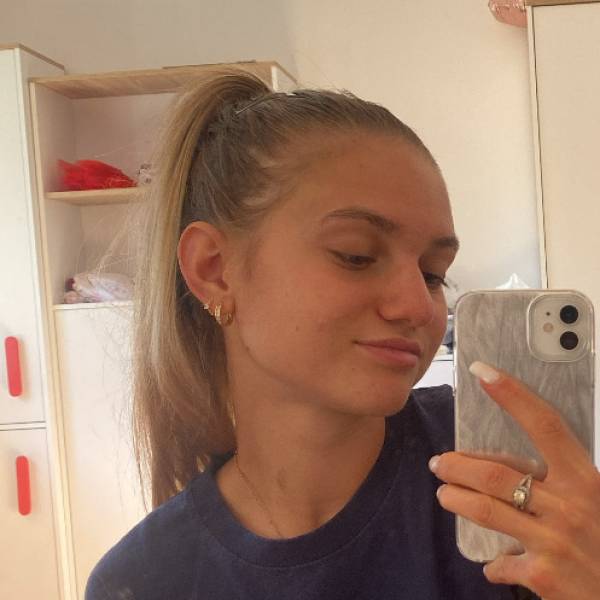 modelka s ID 0402H3KHK8 p019