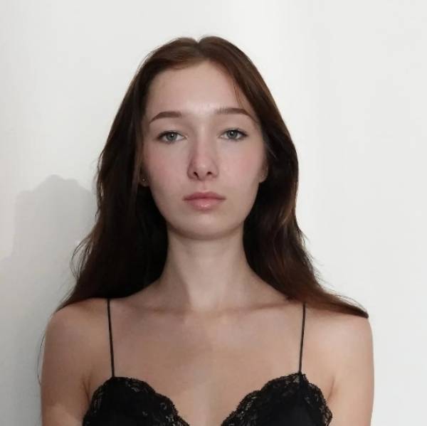 modelka s ID 0402H9X0IS p016