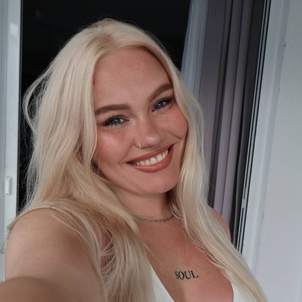 modelka s ID 0402HKJNND p017