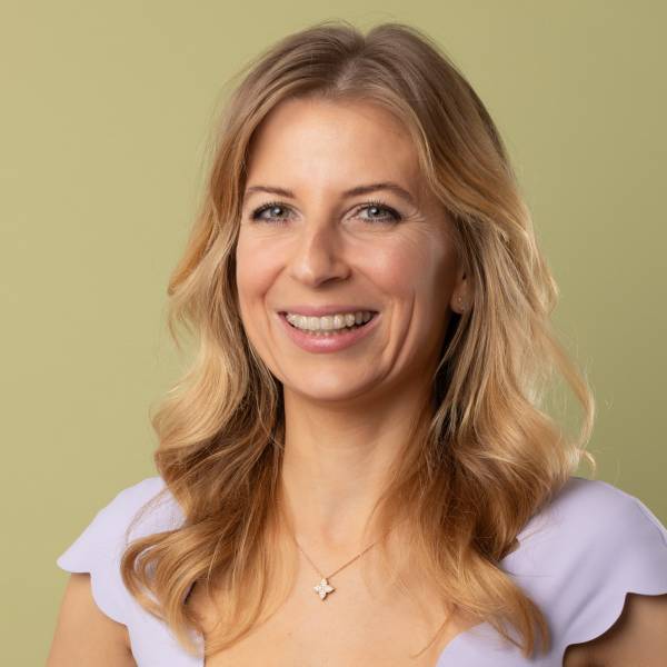 modelka s ID 0402HO0LXU p017