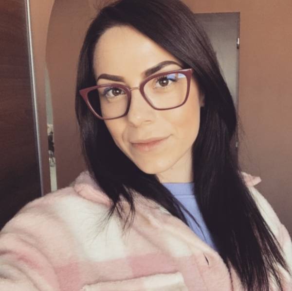 modelka s ID 0402HREHVV p016