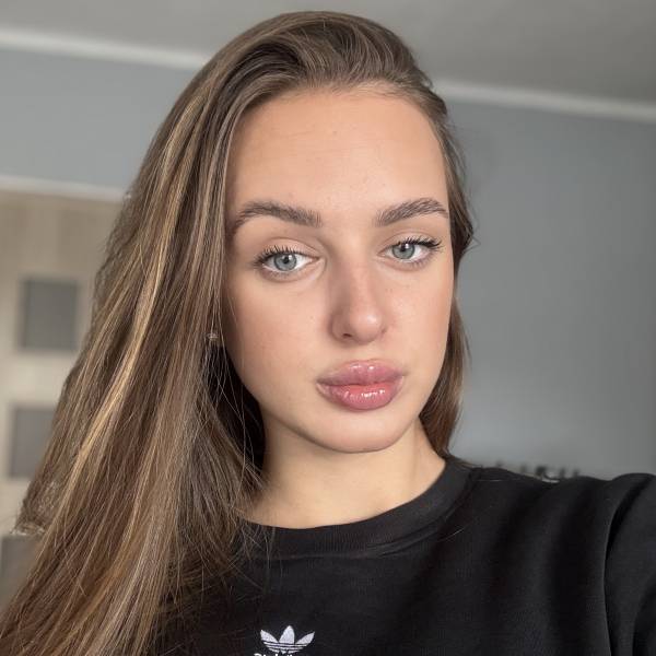 modelka s ID 0402HST12G p016