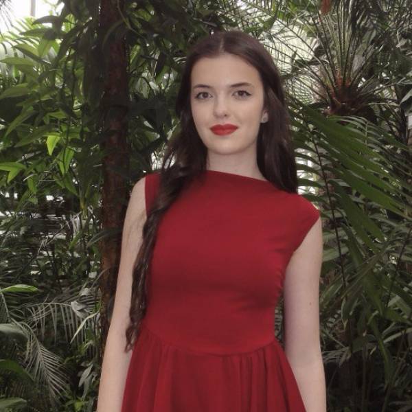 modelka s ID 0402HZ9YK6 p017