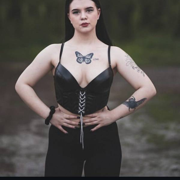 modelka s ID 0402IV2O3C p018