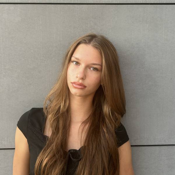 modelka s ID 0402IZA5FN p016