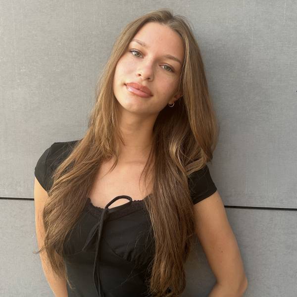 modelka s ID 0402IZA5FN p017