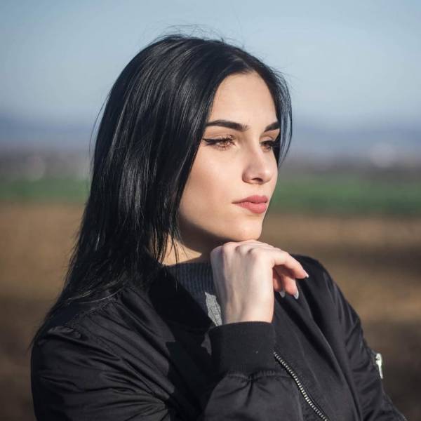 modelka s ID 0402J4MLVX p019