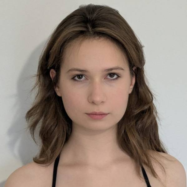 modelka s ID 0402JIDG6J p016