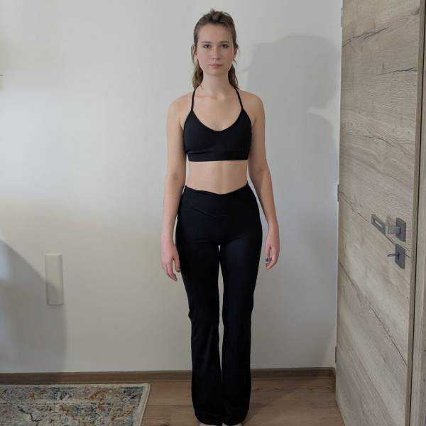 modelka s ID 0402JIDG6J p018