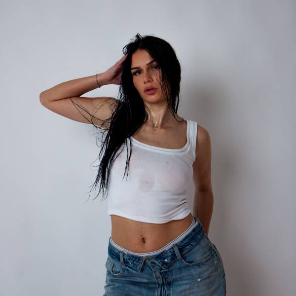 modelka s ID 0402JMM8YN p018