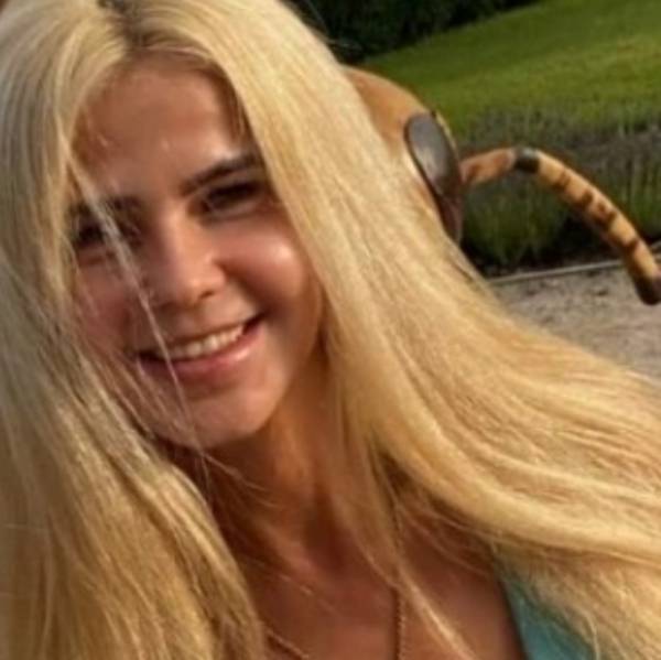 modelka s ID 0402JZN82V p017