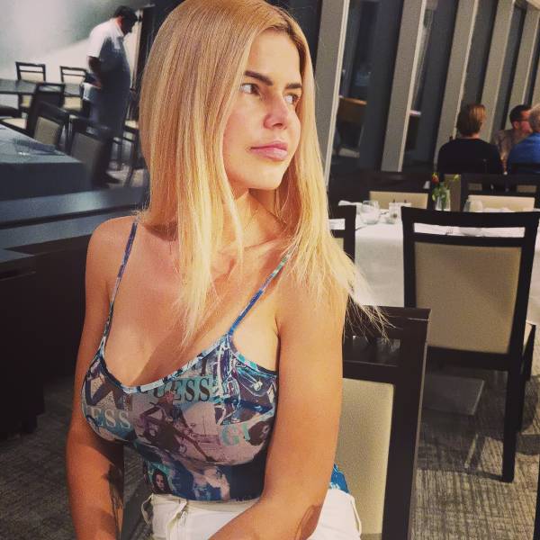 modelka s ID 0402JZN82V p019