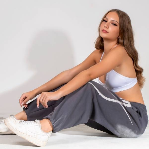 modelka s ID 0402KC9YJJ p016