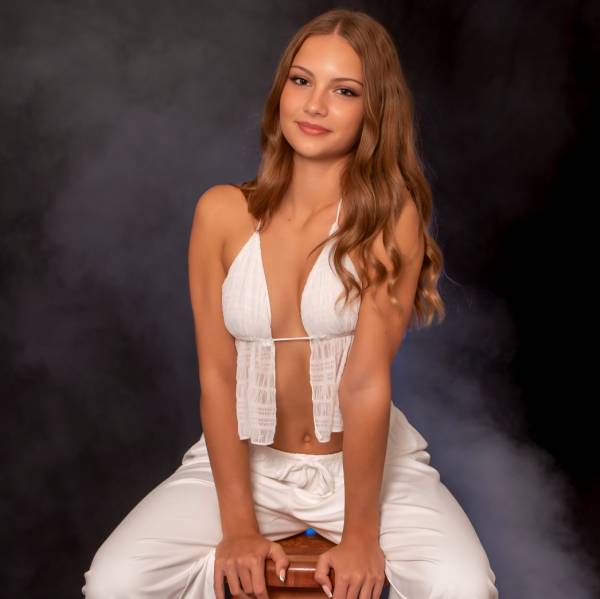 modelka s ID 0402KC9YJJ p017