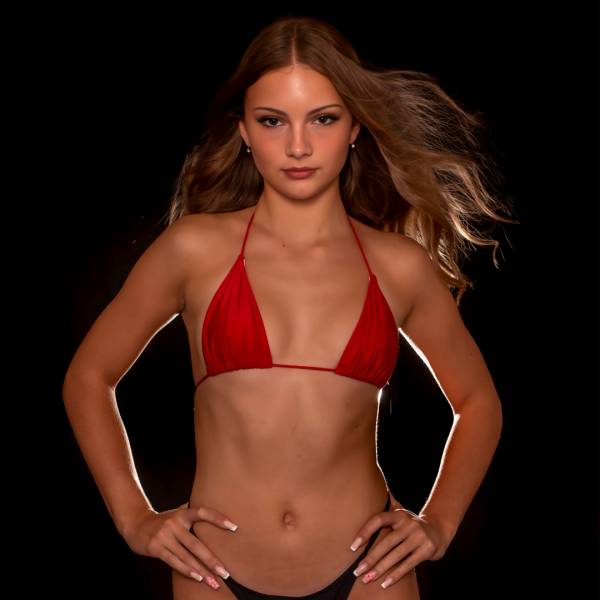 modelka s ID 0402KC9YJJ p018