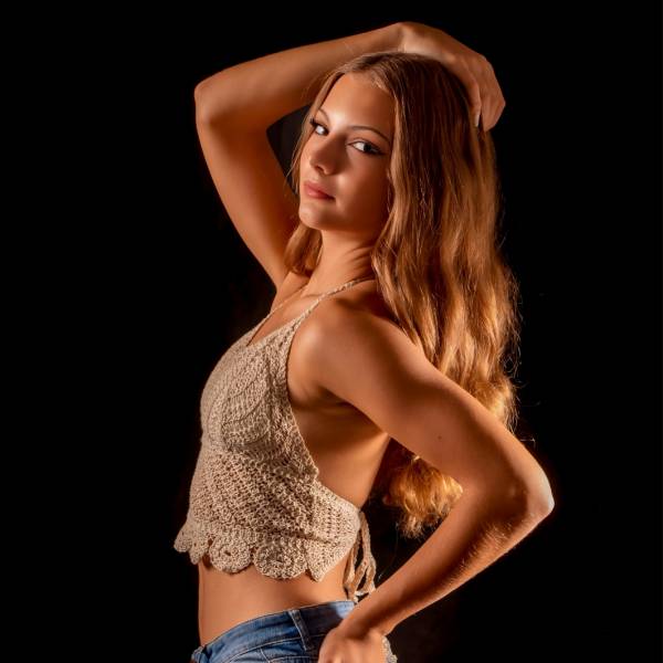 modelka s ID 0402KC9YJJ p019