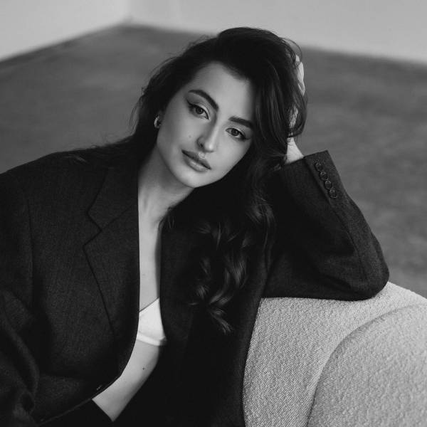 modelka s ID 0402KDEZIS p016