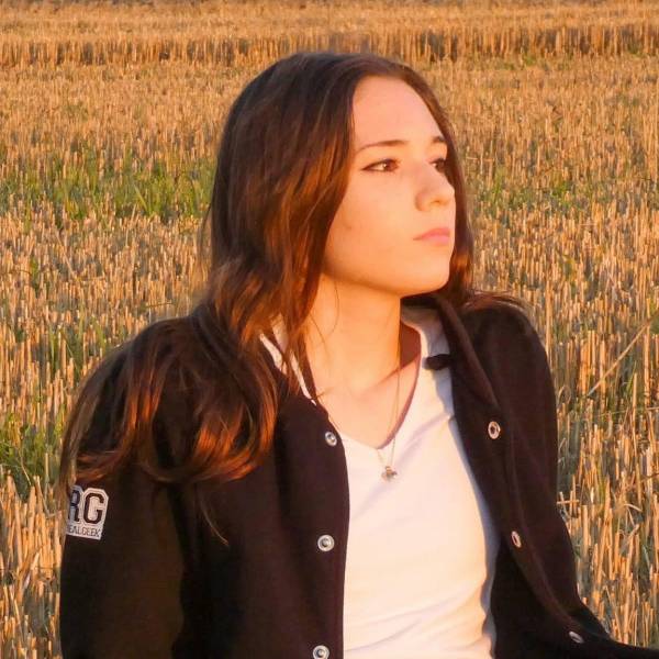 modelka s ID 0402KTUWB3 p019