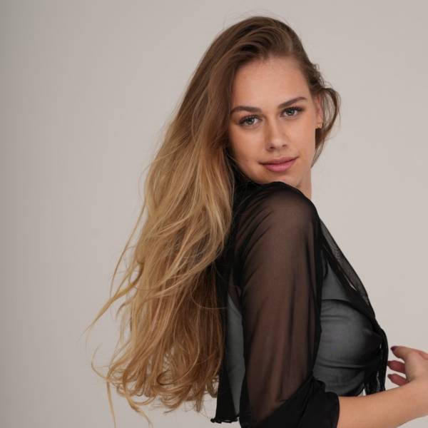 modelka s ID 0402KZPFA3 p016