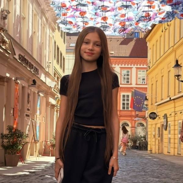 modelka s ID 0402LGXOVM p018