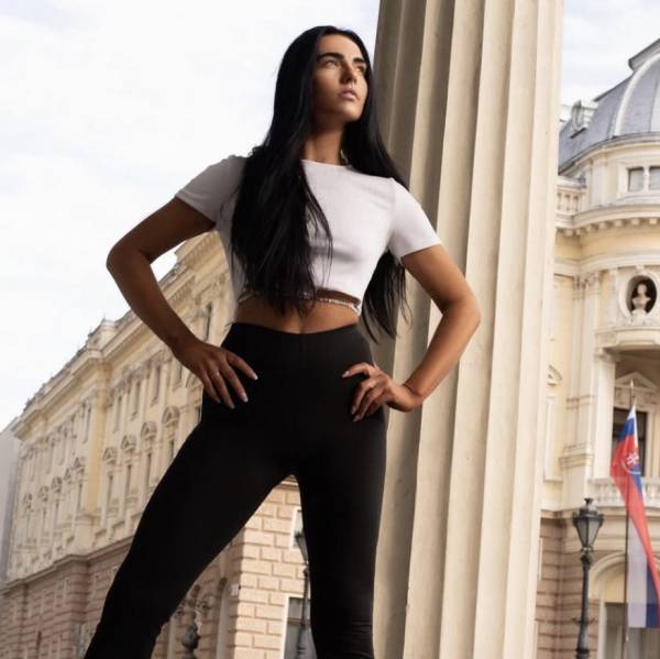 modelka s ID 0402LGZ53B p018