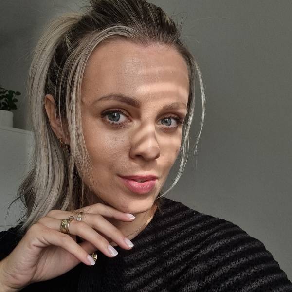 modelka s ID 0402LVIXVO p019