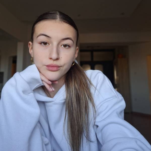 modelka s ID 0402LY6EQ6 p016